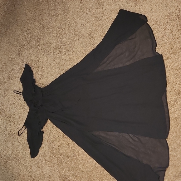 Bisou Bisou Dresses & Skirts - Bisou Bisou flowy dress!
